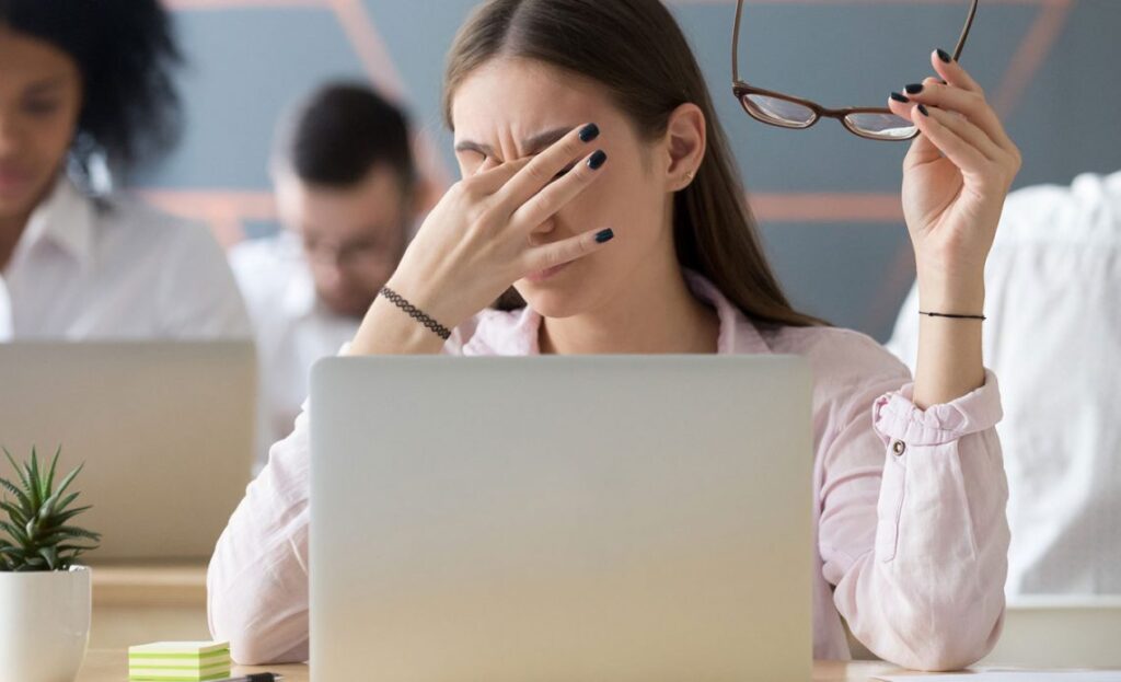 Tips Praktis Memberi Mata Istirahat Selama Bekerja di Depan Layar